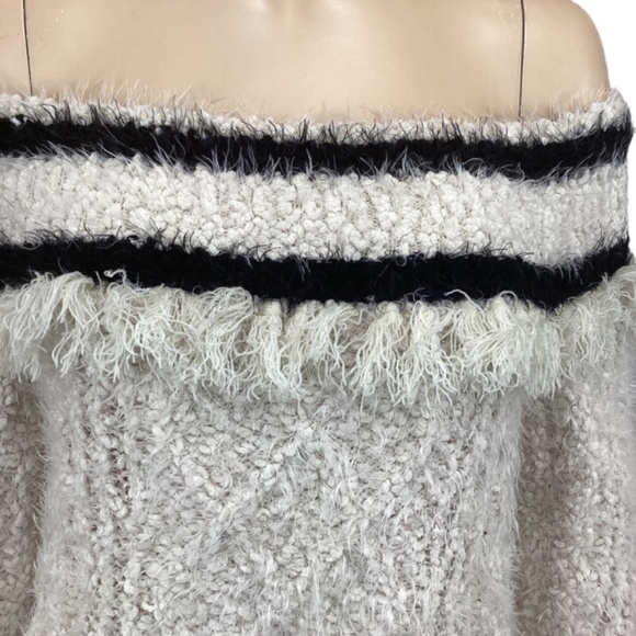 Anthropologie Amadi‎ Fringe Off the Shoulder Sweater size Medium Sooo SOFT!! - Picture 4 of 11